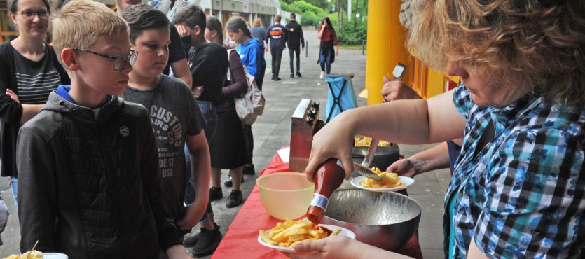 Buntes Schulfest stimmt auf Ferien ein