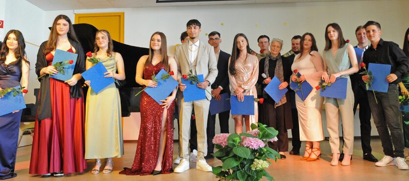 Abschlusszeugnisse für 89 Sekundarschüler