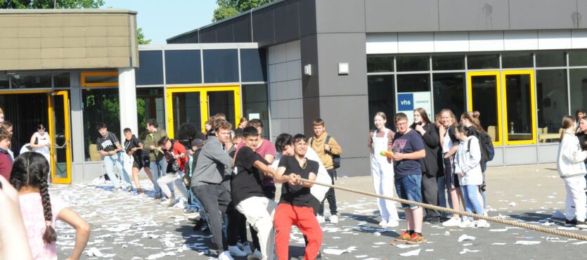 Zehntklässler verabschieden sich mit Chaos-Tag