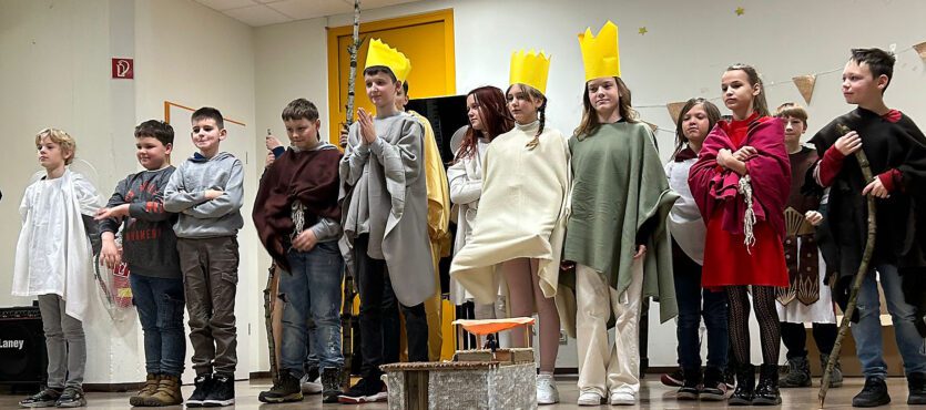Schüler gestalten den eigenen Weihnachtsgottesdienst